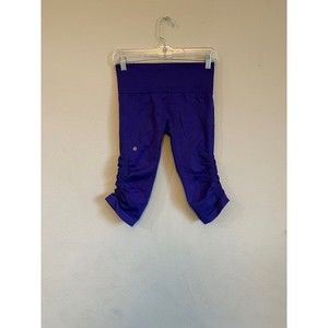 Lululemon seamless crop leggings. Color purple Contour lines. Size 6